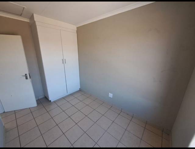 2 BEDROOM PROPERTY TO RENT IN ROOIHUISKRAAL NORTH